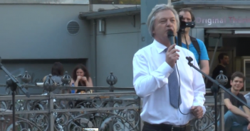 „Für den Frieden, gegen den NATO-Faschismus!“ Elsässers Rede auf der Montagsdemo in Erfurt