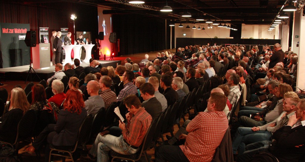 Gespanntes Zuhören beim Diskussionspanel kurz vor der Mittagspause. Foto: Michael Jeinsen.