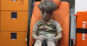 Abscheulich: Vom Westen gefeierter Fotograf ist Islamist – verehrt Kindermörder