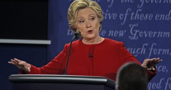 4-facher Poker-Champion: „Clinton signalisierte TV-Duell-Moderator Anweisungen“ picture alliance / abaca