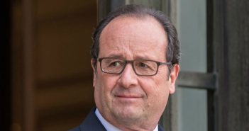 Frankreichs Präsident Hollande: Terroristen sind schuld an hoher Arbeitslosigkeit (c) dpa