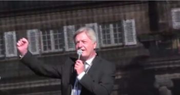 Pegida-Geburtstag: Video von Elsässers Rede in Kürze!