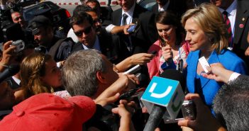 Ach Hillary… Verliererin Clinton wettert gegen „Fake News“