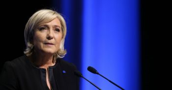 Nieder mit Globalisierung und Islamismus: Frankreichs Marine Le Pen redet Klartext
