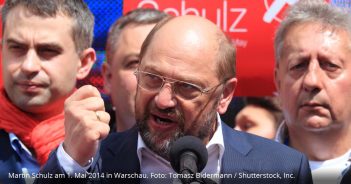 Schulz‘ Kampfansage: „Werde bis zum Schluss Kraft mobilisieren – gegen die AfD!“ (Video) Martin Schulz vor dem Mikrophon