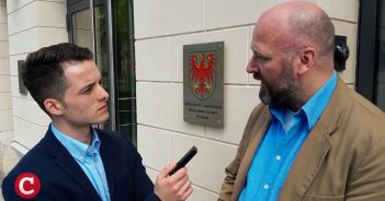 Schauprozess gegen Merkel-Kritiker – COMPACT sprach mit dem Angeklagten
