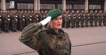 Weiblicher Hauptmann der Reserve vernichtet von der Leyen in Offenem Brief