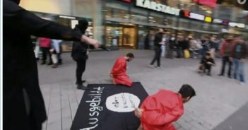 Mit Schock-Performances gegen IS-Propaganda