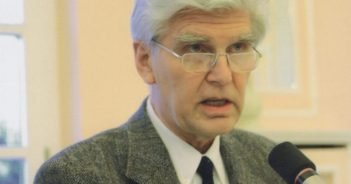 Generalabrechnung: „Die Regierung liefert die Freiheit unserer Kinder ans Messer.“