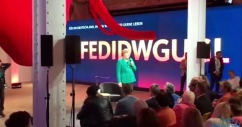 Lehrer stellt Merkel bloß: „Sie sind keine Kanzlerin des Deutschen Volkes!“ (Video)