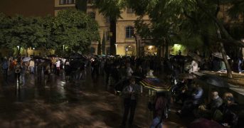 Barcelona: Polizisten versuchen, katalanisches Referendum mit Gewalt zu verhindern
