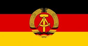 Trauern Sie der DDR nach? Die große COMPACT-Leserumfrage DDR-Fahne