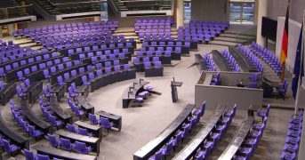 Bundestagsdiäten steigen auf über 10.000€ pro Monat Bundestag Plenarsaal