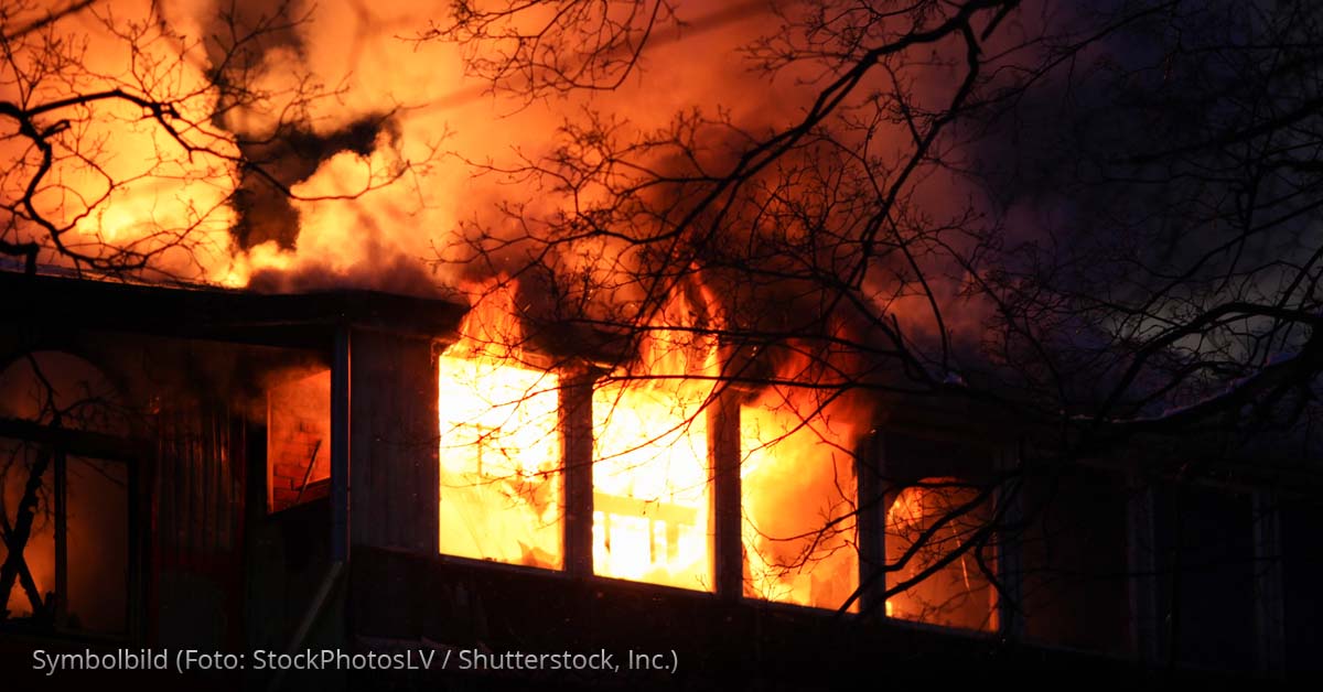 Feuer-brennendes-Haus-Brand.jpg