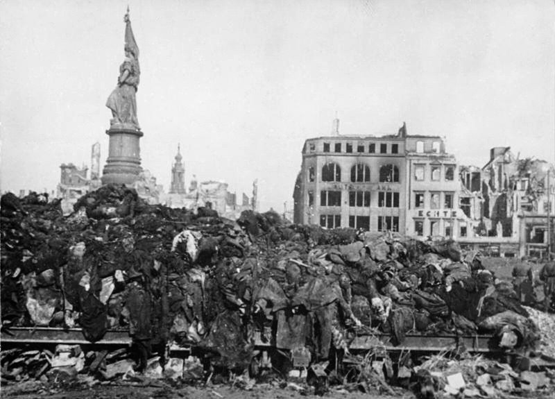 Angriffsterror 1945: Englands mörderische Strategie „Moral Bombing“