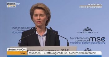 Flinten-Uschi: Deutsche Bundeswehr steht der Welt zu Diensten leyen