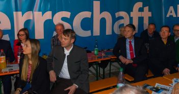 Umfrage: Wie ist Ihre Meinung zu Poggenburgs Aschermittwochs-Rede? poggenburg aschermittwoch höcke