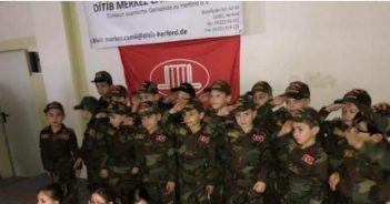 Erdogans Soldaten: DITIB-Moschee in NRW lässt Kinder mit Gewehren aufmarschieren