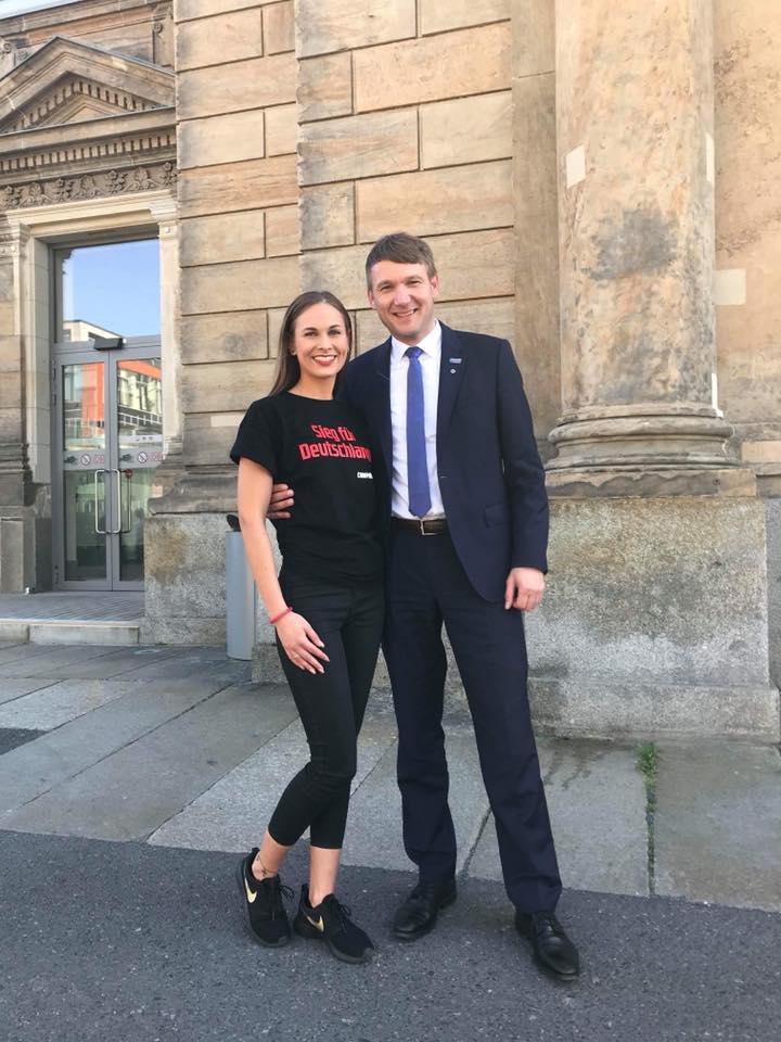 "Sieg für Deutschland!": Lisa Lehmann mit André Poggenburg vor dessen Rede