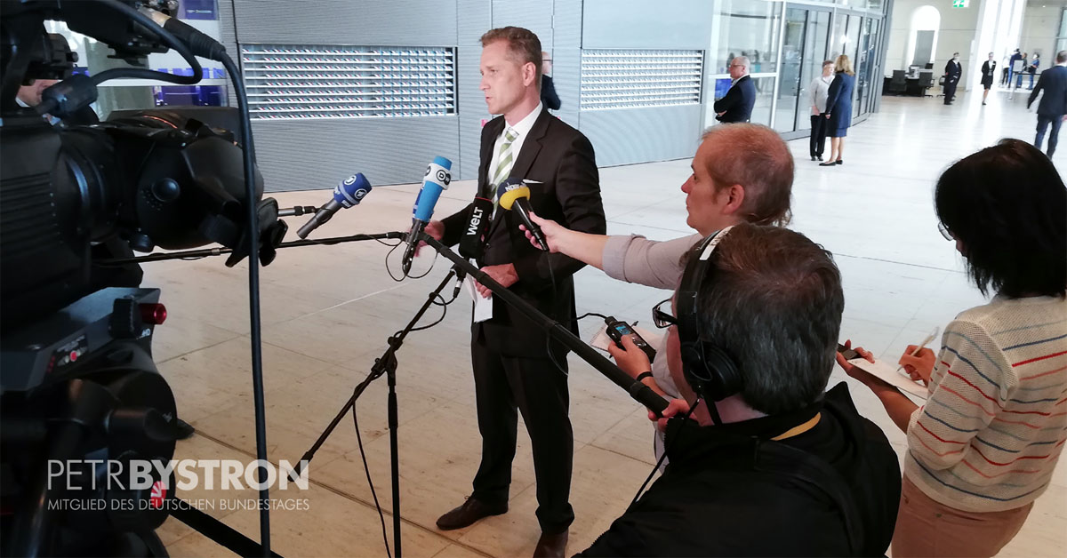 Peinliche Posse: Altparteienkartell verhindert AfD-Vorsitzenden Petr Bystron