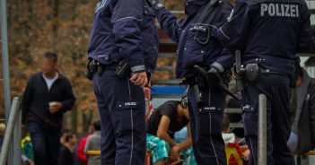 Ellwangen: Neues aus Schlappschwanzland. „Elmis Moinbriefin“ vom 3. Mai polizei-fluechtlingsheim