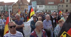 Köthen: 2.500 bei Trauerkundgebung von Bürgerbewegungen und COMPACT. AfD-Abgeordnete beteiligten sich trotz missverständlicher Warnung des Bundesvorstandes