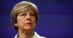 Theresa May im Zangengriff von Labour und Brexiteers: Kommt jetzt die Stunde der Tory-Hardliner?