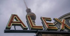 Massenschlägerei auf dem Alexanderplatz