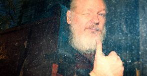 Verraten und verkauft: Assange – Das Imperium schlägt zurück