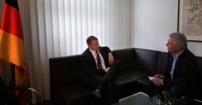 Einigkeit und Recht und Freiheit: Jürgen Elsässer bei Björn Höcke