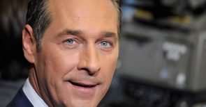 Ibiza-Falle: Strache am Boden, Kickl entlassen, aber die Silberstein-Leute obenauf?