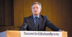 „Deutschland heute ist nicht souverän. Noch weniger als zu Zeiten der deutschen Teilung“ (Video)