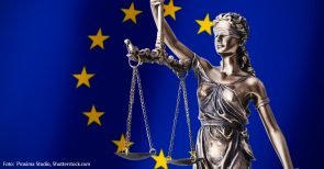 Sachsen: Verbrennen der EU-Flagge soll strafbar werden
