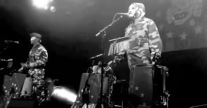 Melancholie in Flecktarn: Neofolk im Fadenkreuz