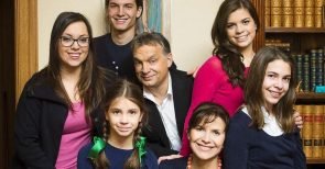 Ein Mann mit Eigenschaften: Viktor Orban als Retter