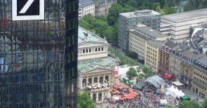 Von der Wirtschaftsikone zur Zockerbude – Deutsche Bank taumelt weiter dem Abgrund entgegen