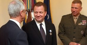 «Wir ziehen die Schlinge um China»: James Bradley im Gespräch
