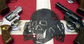 Honigtopf mit Totenkopf – Combat 18: Gehirnfurz der Geheimdienste