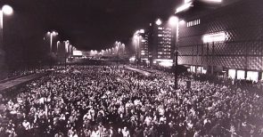 Gekreuzigt, BRDigt, wieder auferstanden: Wie das Erbe von 1989 verspielt wurde