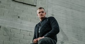 «Ich will kein Teil von Deutschrap sein»: Interview mit Musiker Chris Ares