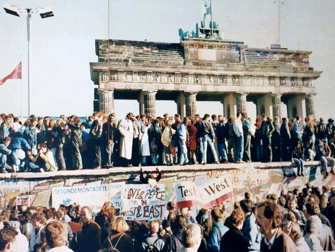 30-jahre-mauerfall-berliner-mauer-november-1989.jpg