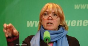 Claudia Roth will „Klimapass“ zur Aufnahme künftiger Klimaflüchtlinge