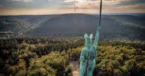 Finis Germanorum: Historiker, Schulbücher und Germanen