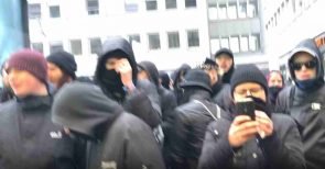 Terror: Antifa macht Jagd auf Datenschützerinnen, versucht Grundgesetz-Druckausgabe anzuzünden