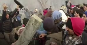 Bilderkrieg am Evros: So werden aus Gewalttätern Frauen und Kinder