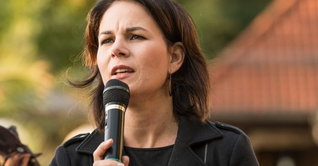 Hier Seht Ihr Die Ehefrau Des Tages Hier Seht Ihr Die Ehefrau Des Tages
