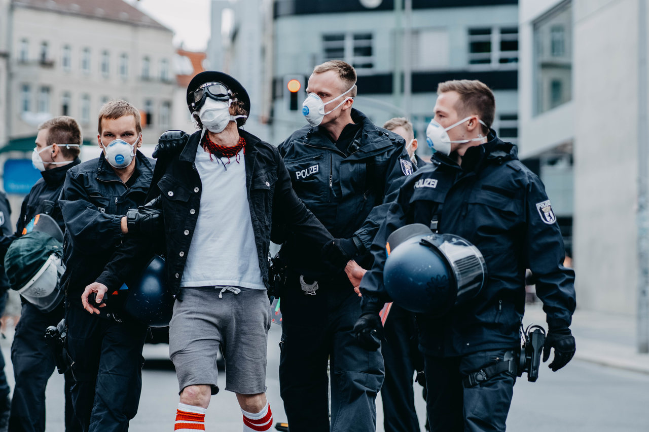 Bunte Revolte: Die Berliner Hygiene-Demo