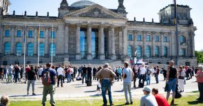 Morgen, 9 Uhr, vor dem Reichstag: Protest gegen neues Ermächtigungsgesetz (Video)