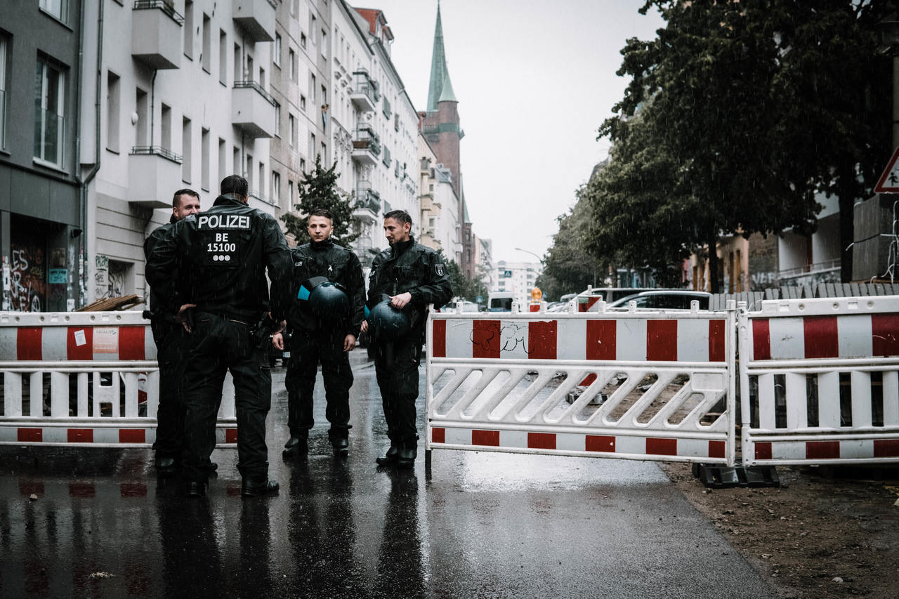 Wegen Straftaten: Polizei stürmt Antifa-Zentrum in Berlin-Friedrichshain!