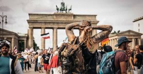 Querdenker-Demos: Die hässliche Fratze des Berliner Polizeistaats